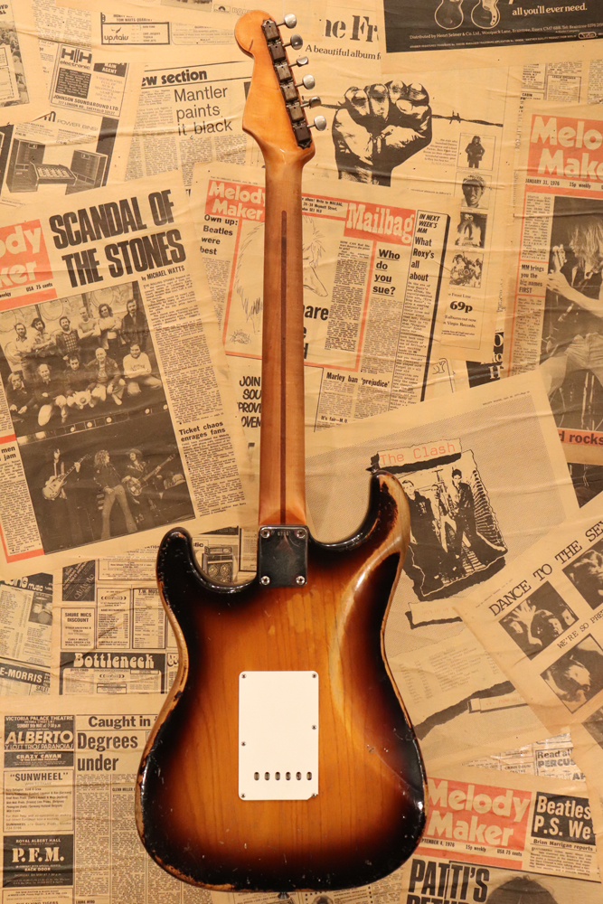 オールドパイン　１ピース　ストラトボディ Vintage Custom 1955 Stratocaster® – Fender