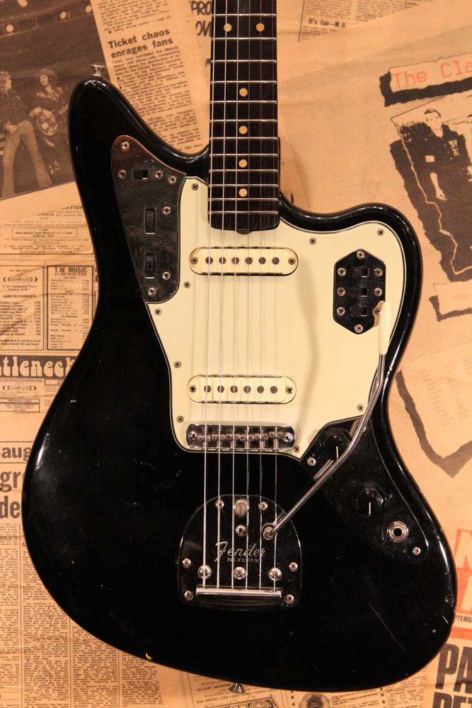 ギター Fender Jaguar Black Fender MEX Player Jaguar (Black) [Made In Mexico] ｜イケベ楽器店