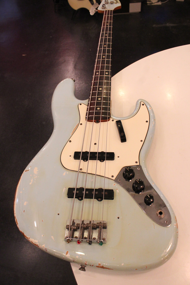 Sonic ソニック　ジャズベース　ジャパンヴィンテージ Fender Made in Japan Traditional 60s Jazz Bass (Sonic Blue