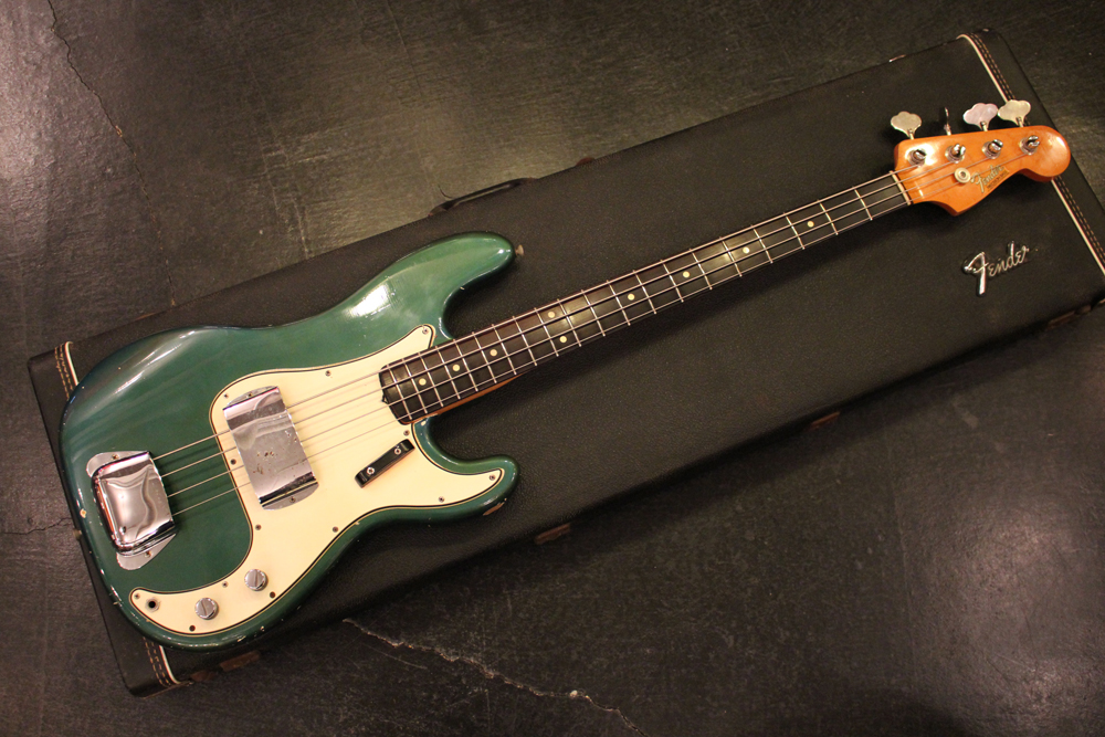 古そうなプレシジョンベース Fender '65 Precision Bass - ソニックブルー / ローズ