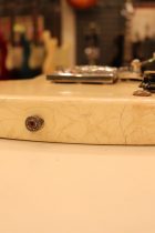 1965-SG-SPL-WHT-TG0040