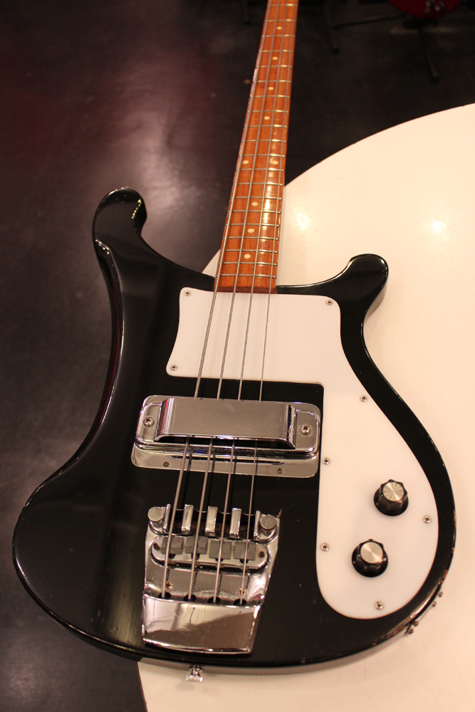 リッケンバッカーpioneer of the Electric Guitar Amazon | Rickenbacker Guitars: Pioneers of the Electric