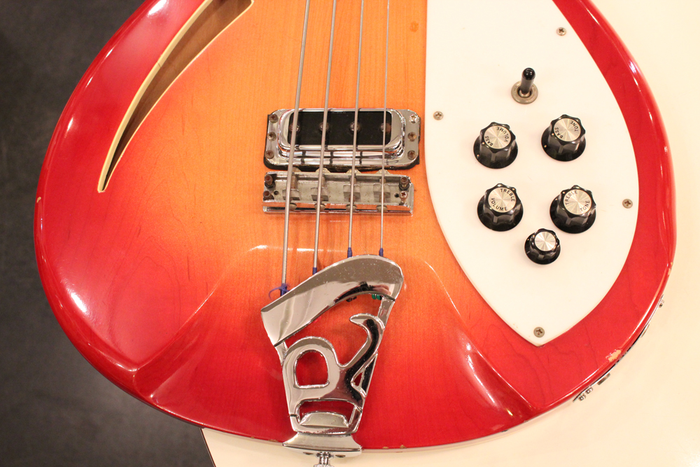 リッケンバッカー 320 1975年製　Rickenbacker Fホール Rickenbacker 1976年製320 リッケンバッカー 【ヴィンテージ