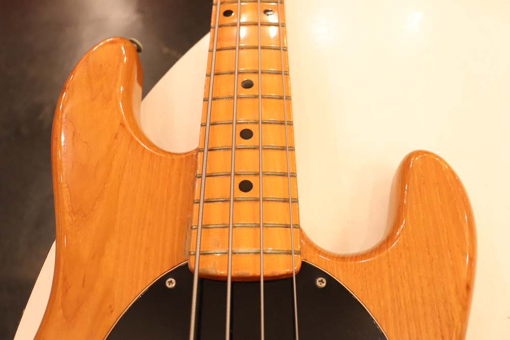 MUSIC MAN 1977y[Sting Ray Bass[“White Pickup” Pre Ernie