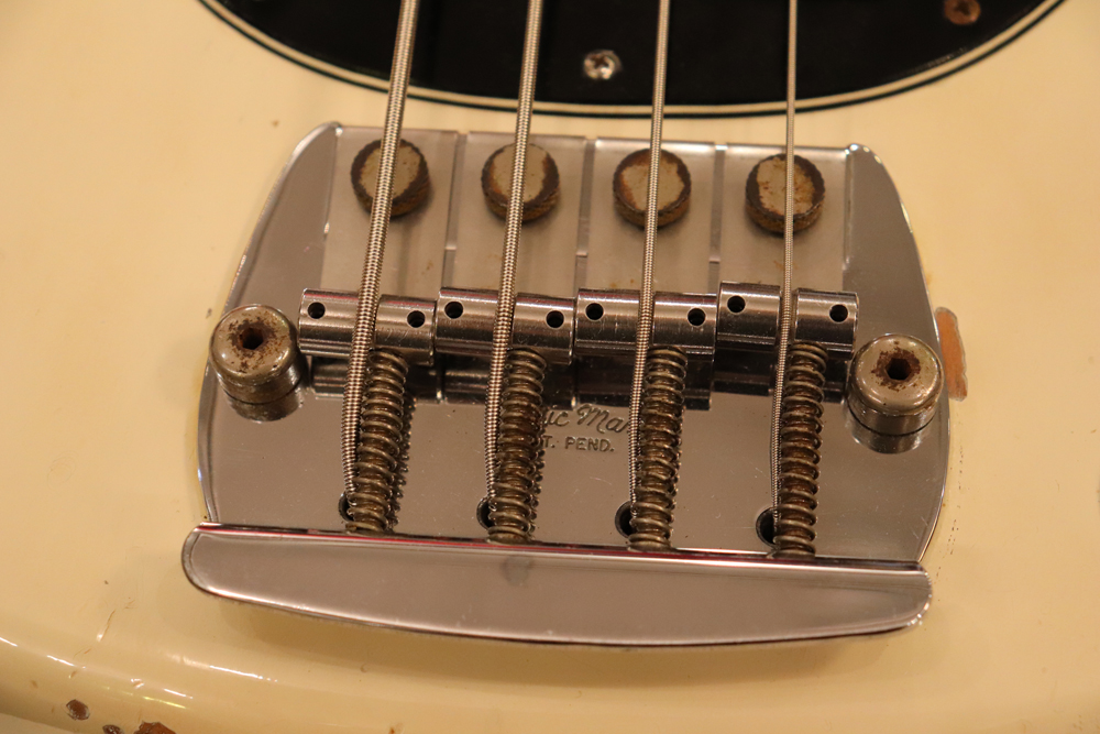 MUSIC MAN 1977y[Sting Ray Bass[“Original White Finish”[Black