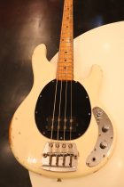 1977-MusicMan-Stingray-Bass-WH-TO0008