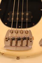 1977-MusicMan-Stingray-Bass-WH-TO0008