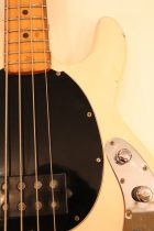 1977-MusicMan-Stingray-Bass-WH-TO0008