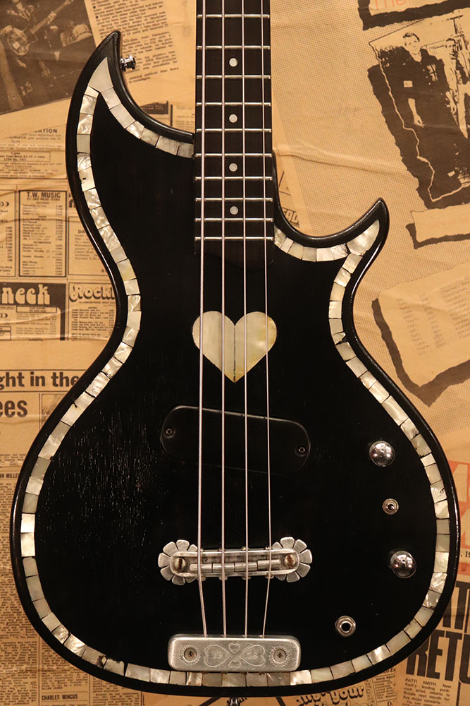 Zemaitis 1978y[Custom Deluxe Bass[“Wood Front with Heart